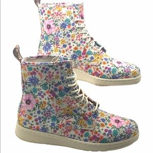 Dr Marten wanderlust floral canvas boots 11 NWOT